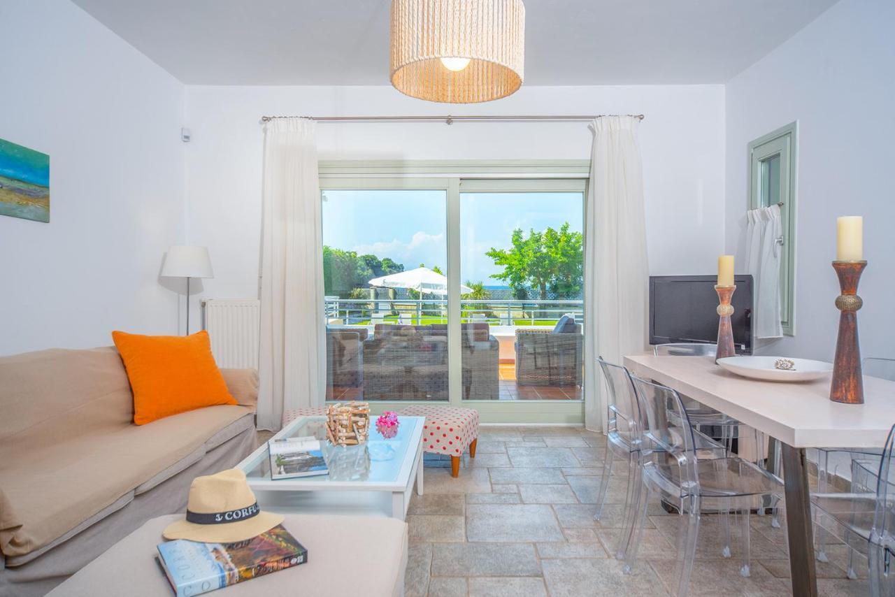 Avlaki Beachfront Villa Kassiopi